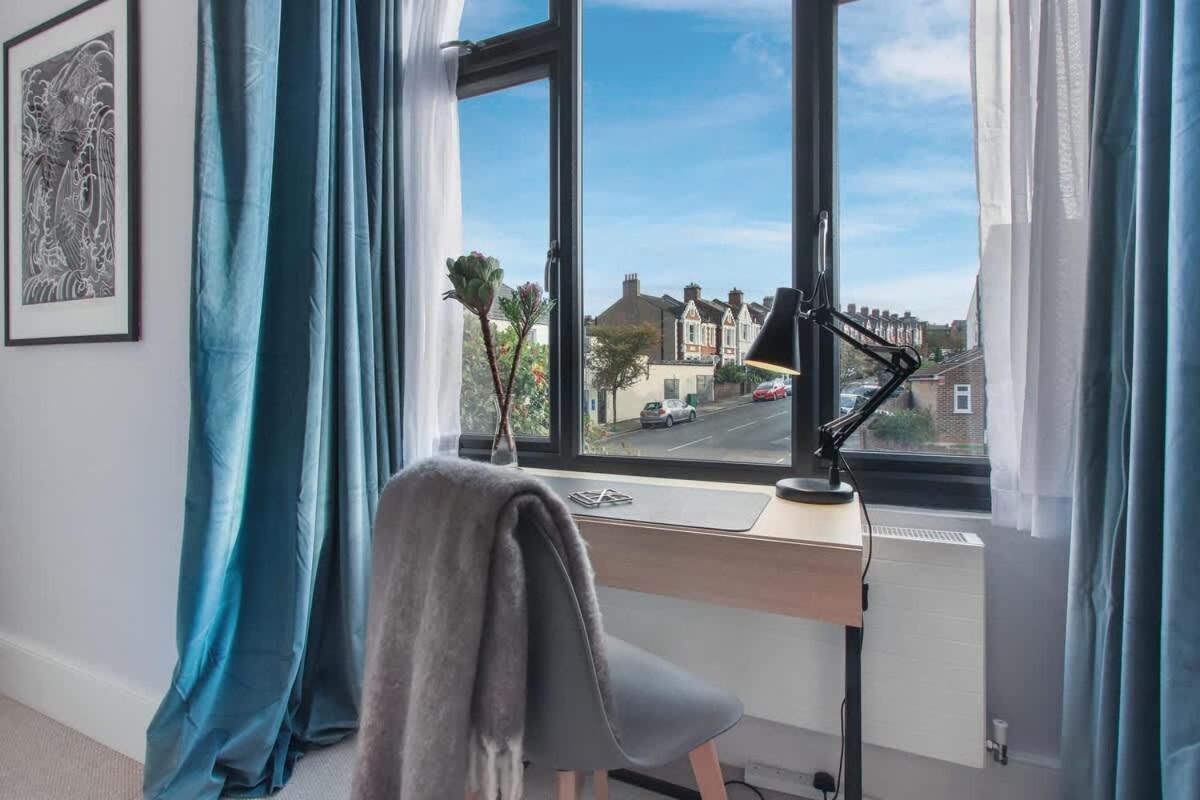 Modern Double Bedroom In City Apartment Room 1 London Exterior photo